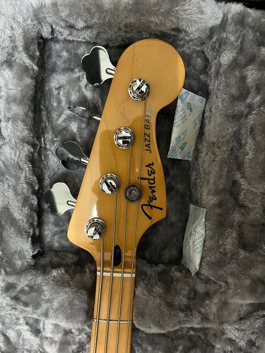 Baixo Fender Player Plus Jazz Bass c/ case
