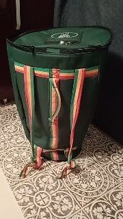 Великий африканський  барабан джембе