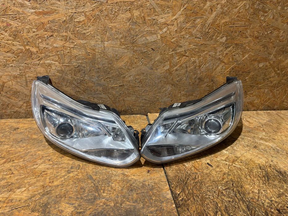FORD FOCUS MK3 lampy przód xenon BM51-13D154-AK BM51-13D155-AK