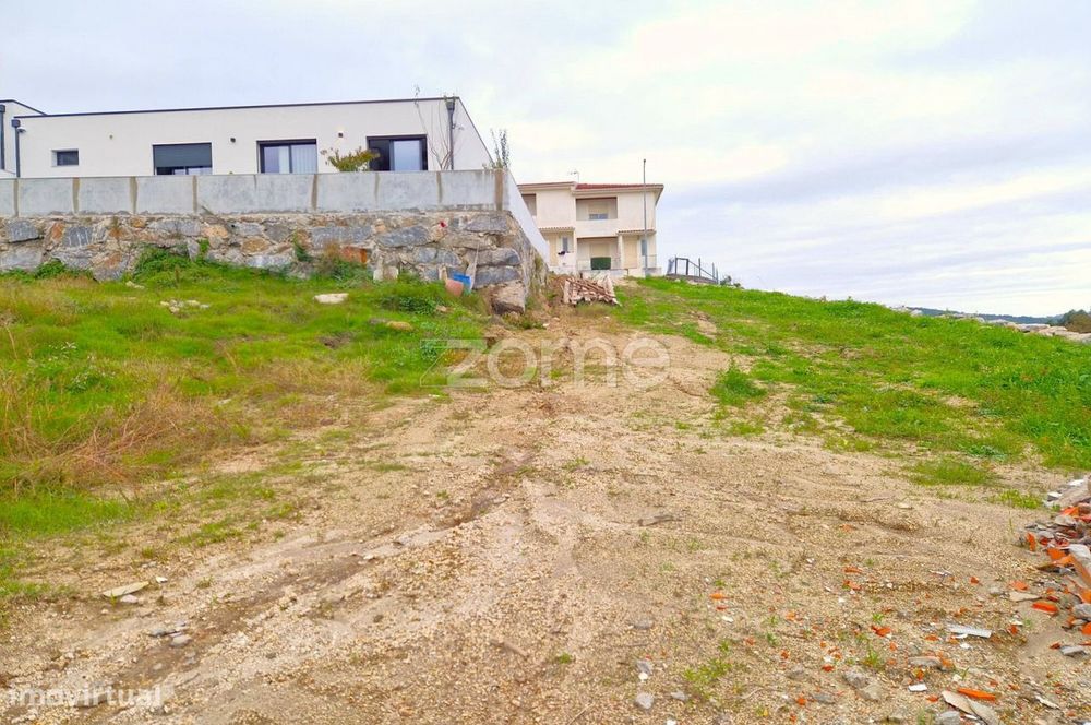 Terreno com projeto aprovado para 5 moradias.