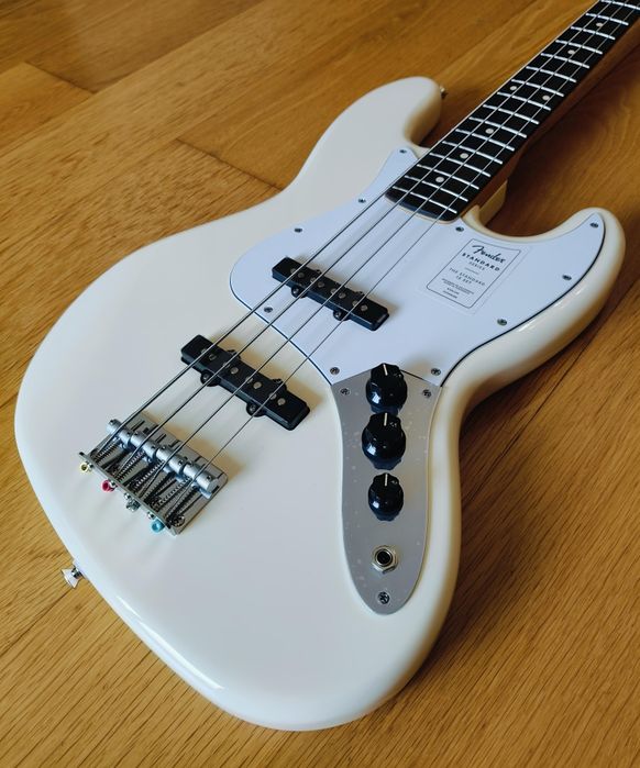 Baixo Fender Jazz Bass igual a novo