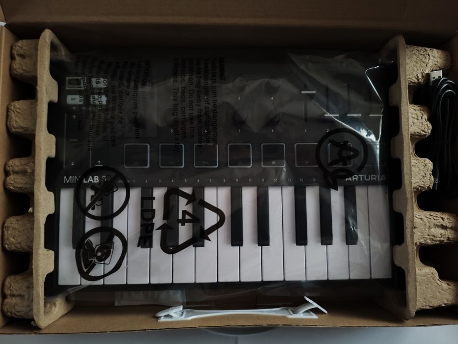 Продам Arturia Minilab 3