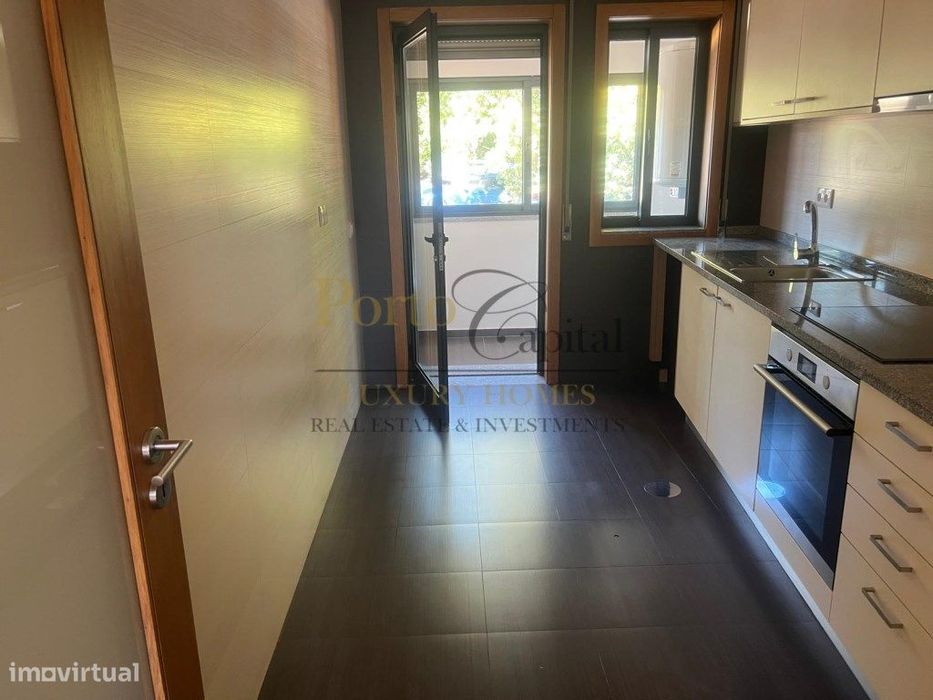 T2 Com Terraço Privativo | Luz, Conforto E Excelente Localização