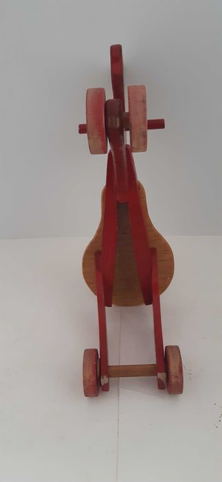 Cavalinho Madeira sobre Rodas