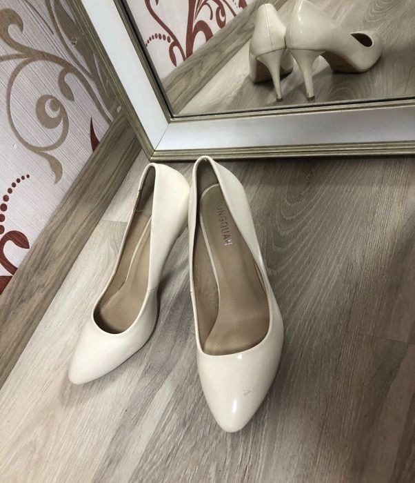 Лодочки , туфлі.