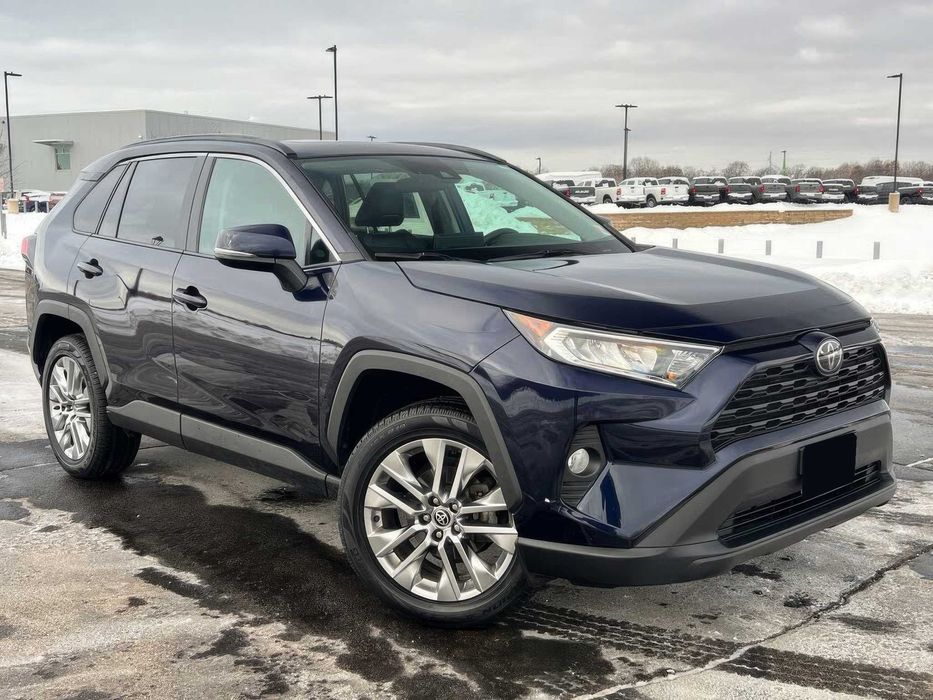 Toyota RAV4 XLE Premium      2021