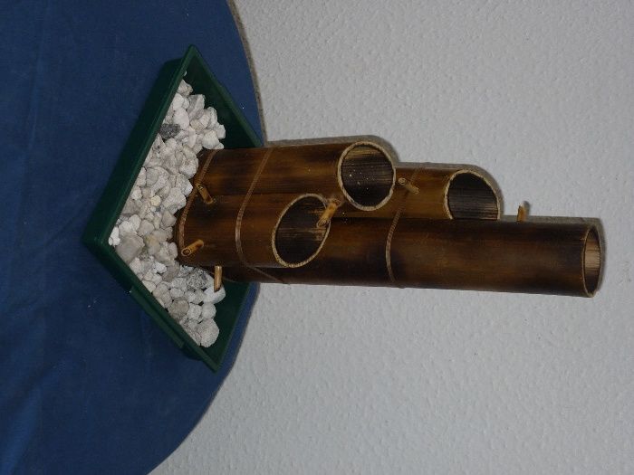 Fonte de bambu de fabrico artesanal. Com a opção de eletrobomba subme