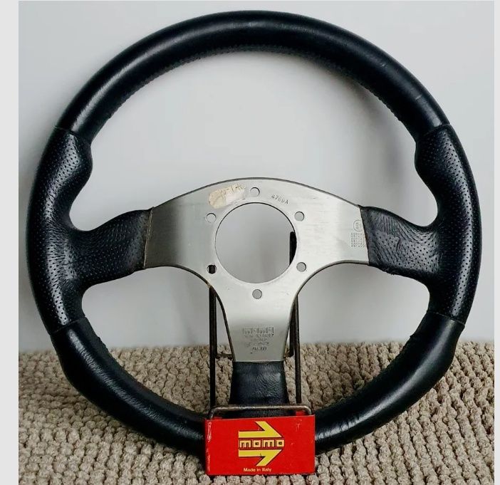 Momo JETT 3 320mm honda,BMW e Mazda usado em ótimo estado