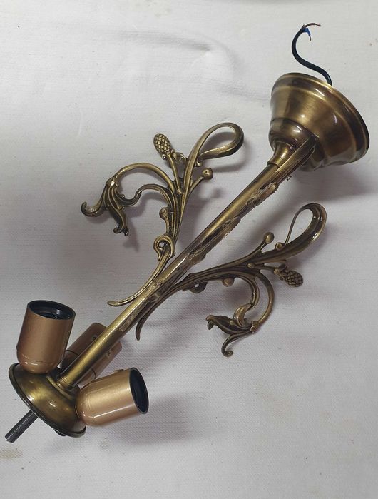 Belíssimo Candeeiro de teto em bronze e vidro em forma de flor