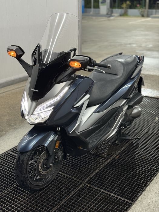 Honda forza 300