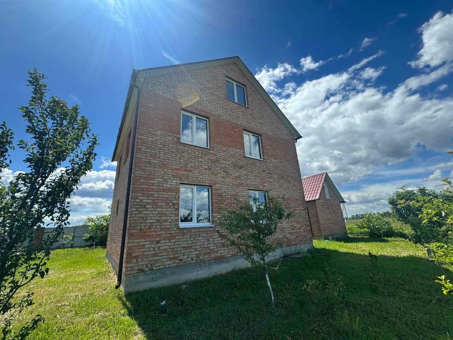 Продаж 2-поверхового будинку в Стрижавці