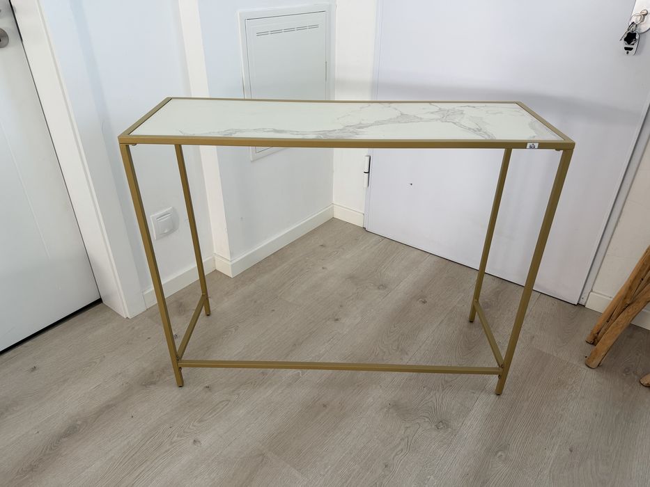 Mesa de apoio em ótimo estado