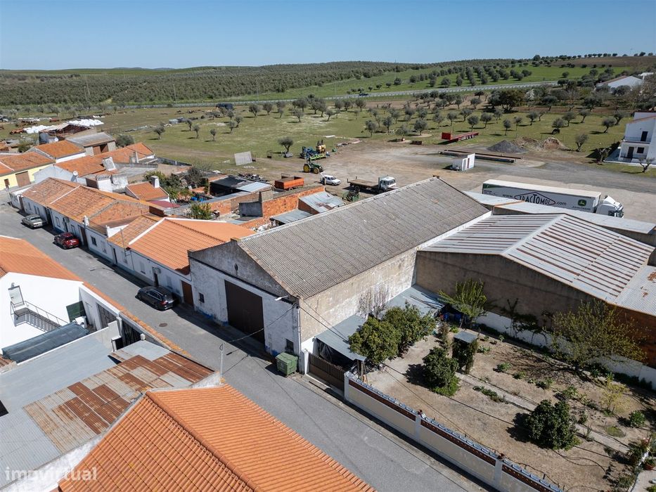 Armazém agrícola ou industrial em São Manços