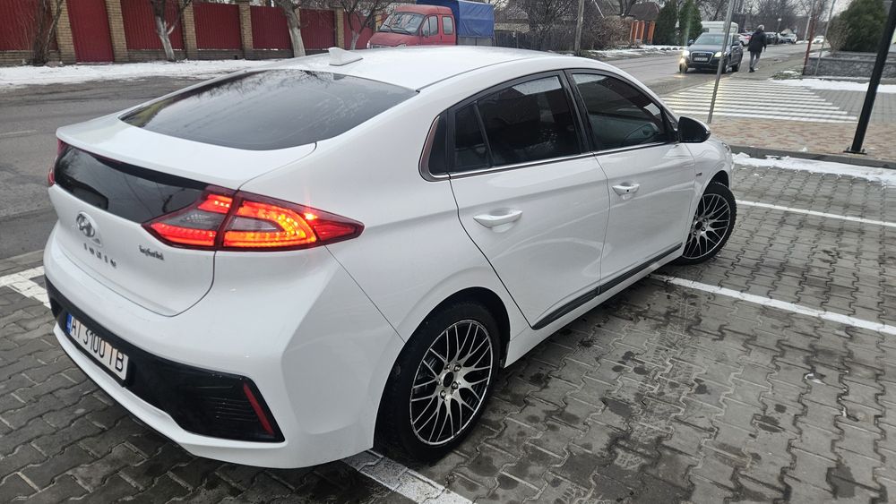 Хундай іонік гібрид 1.6гібрид 2018рік