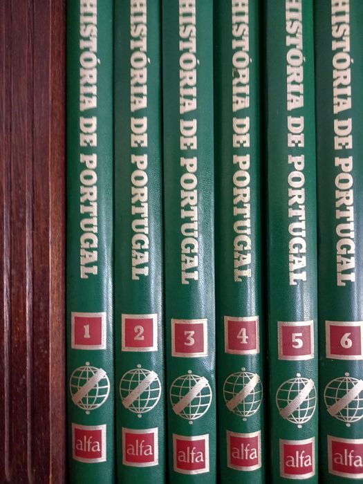 Várias coleções de livros.