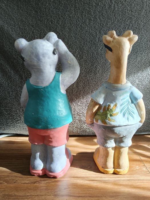 Figurki gipsowe.