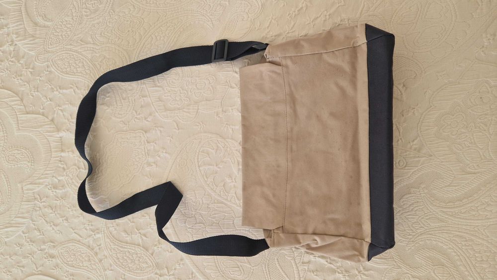 Mala tiracolo, beje e azul