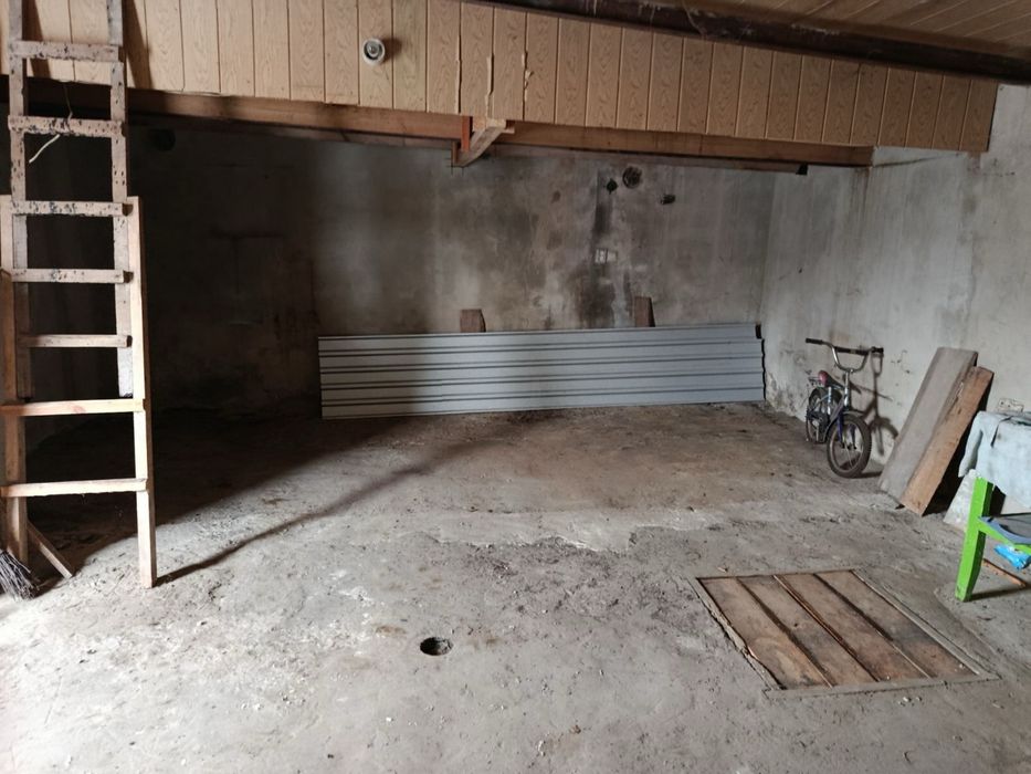 Продам гараж в Зелених