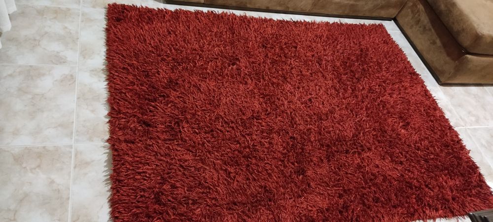 Carpete bordô para sala