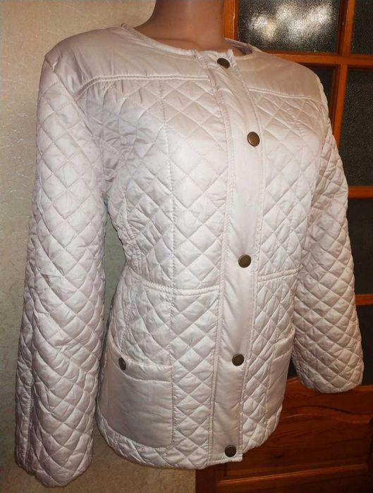 Стильная бежевая, демисезонная,стеганная куртка 46-48 разм.UK 16-18 р.