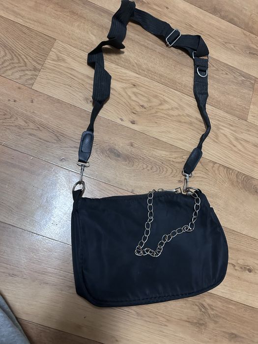 Mała torebka z łańcuszkiem