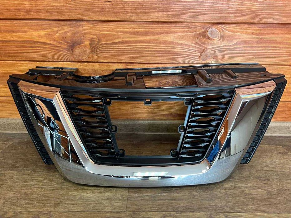 Решетка радиатора nissan rogue 2017+