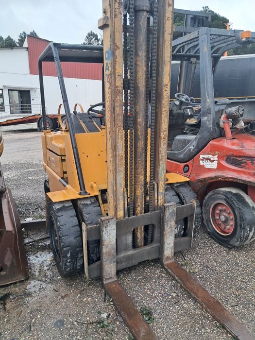 Empilhador cat 3t rodado duplo a gas