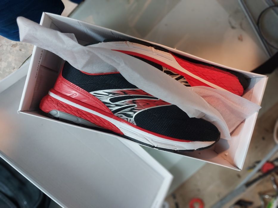 Buty młodzieżowe 37.