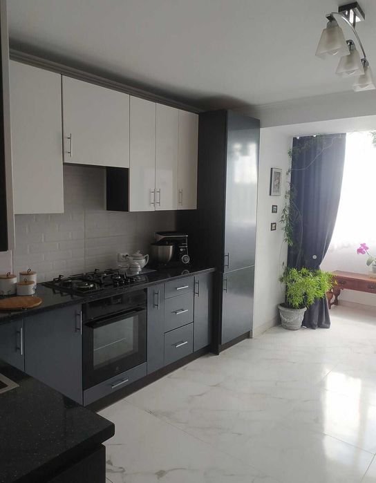 Простора та світла двокімнатна квартира.