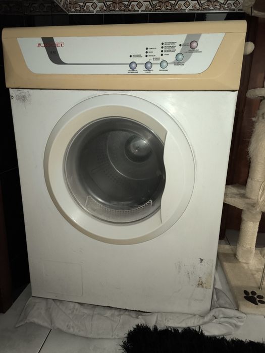 Máquina de secar roupa