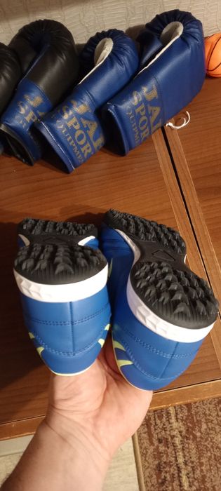 Бутци для дорослих