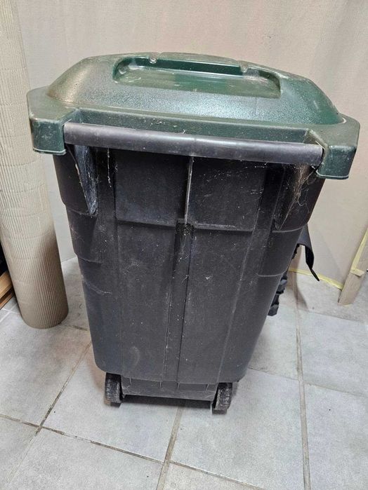 Kosz do segregacji odpadów na kółkach 110L