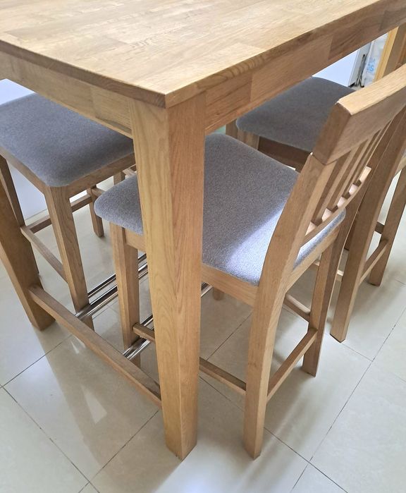 Mesa Alta de Bar + 4 Bancos Altos