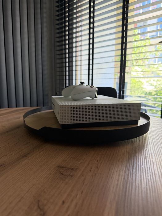 Xbox One S  1 TB