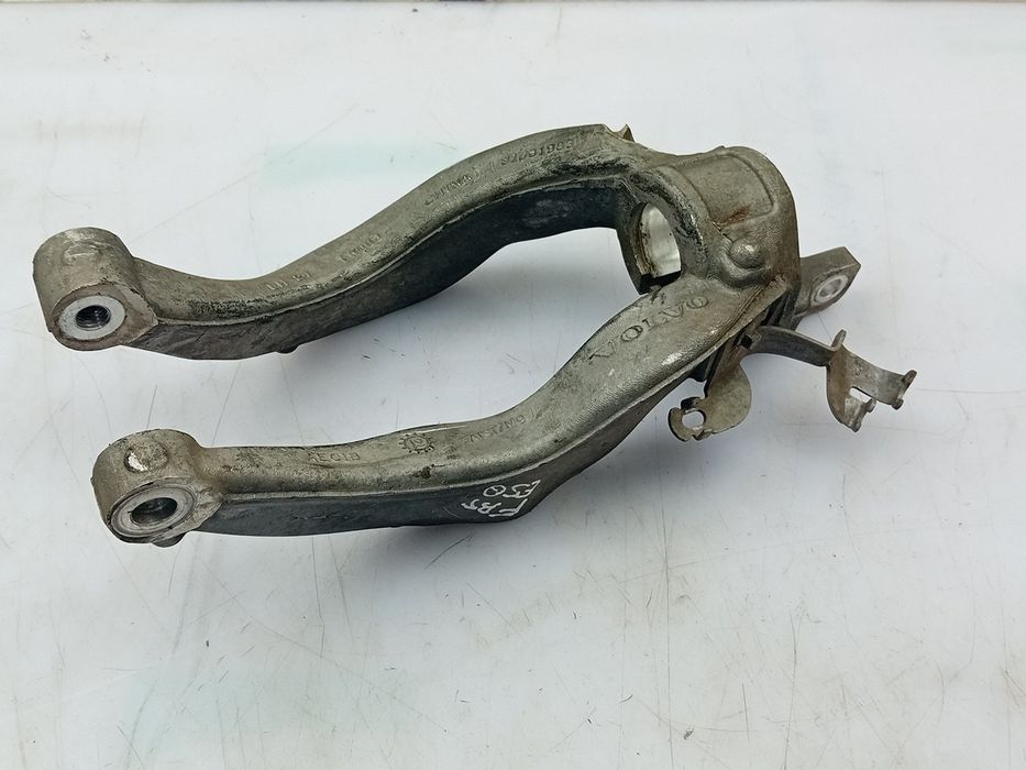 Braço de suspensão frente esquerdo VOLVO V60 II Cross Country (227)