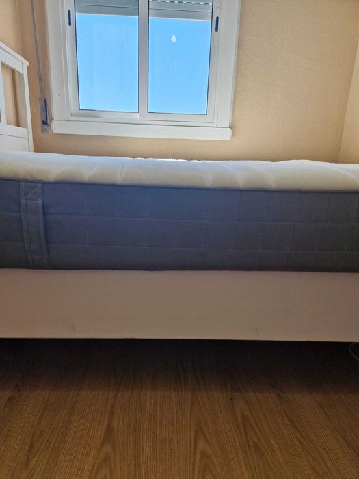 Cama de casal com colchão, semi-nova