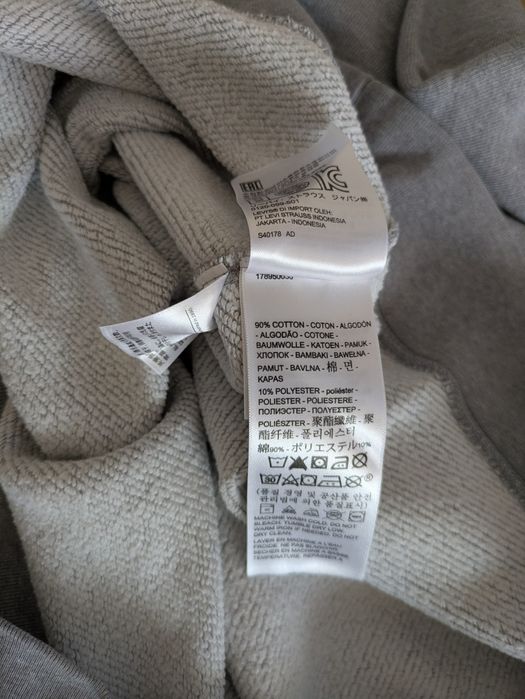 Bluza "Levi's", rozmiar M, stan bdb, szarą. Polecam. Pozdrawiam.
