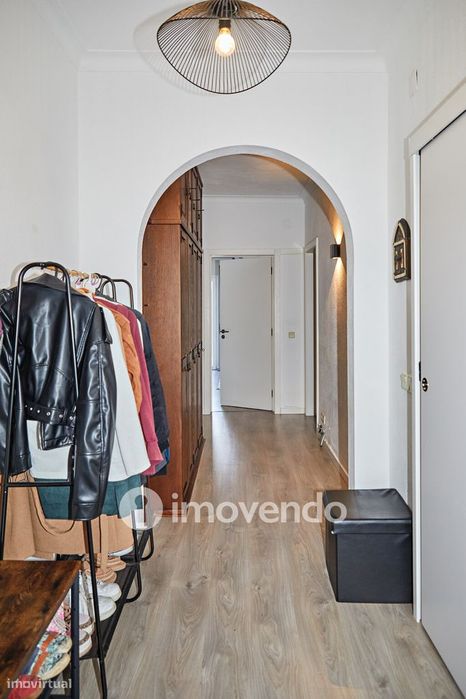 Andar de Moradia T2, com pátio generoso e garagem, em Évora