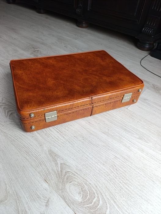 Walizka, neseser, aktówka.