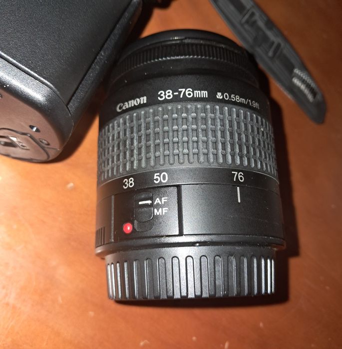 Máquina analógica Canon com mala