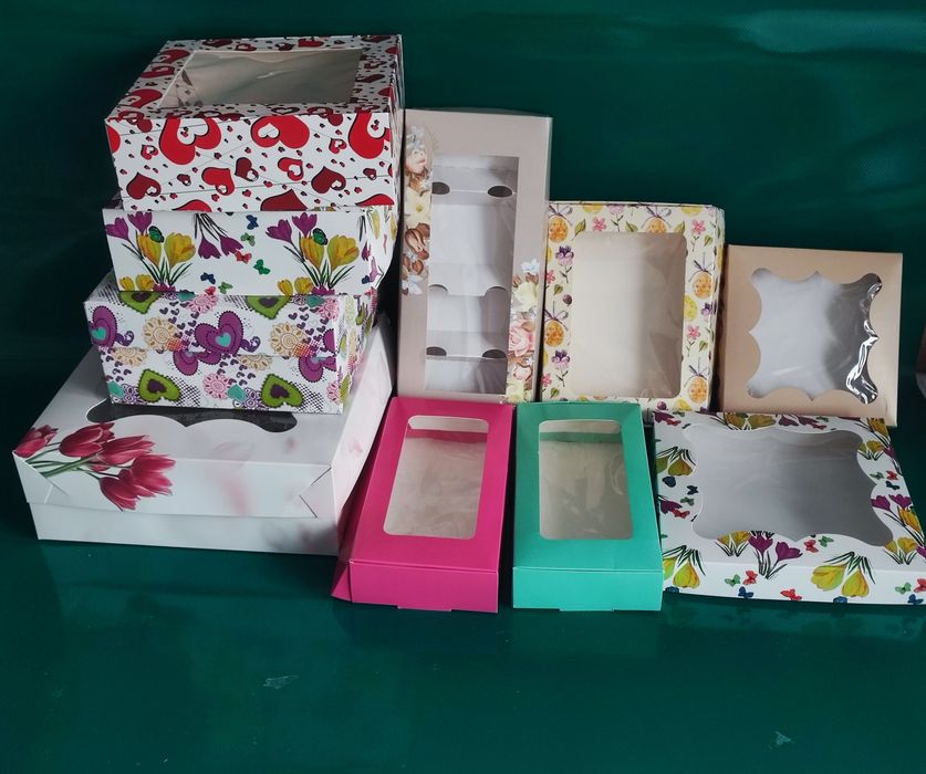 Zestaw 9 szt. Kolorowe kartonowe opakowanie na desery 20*20*3 cm