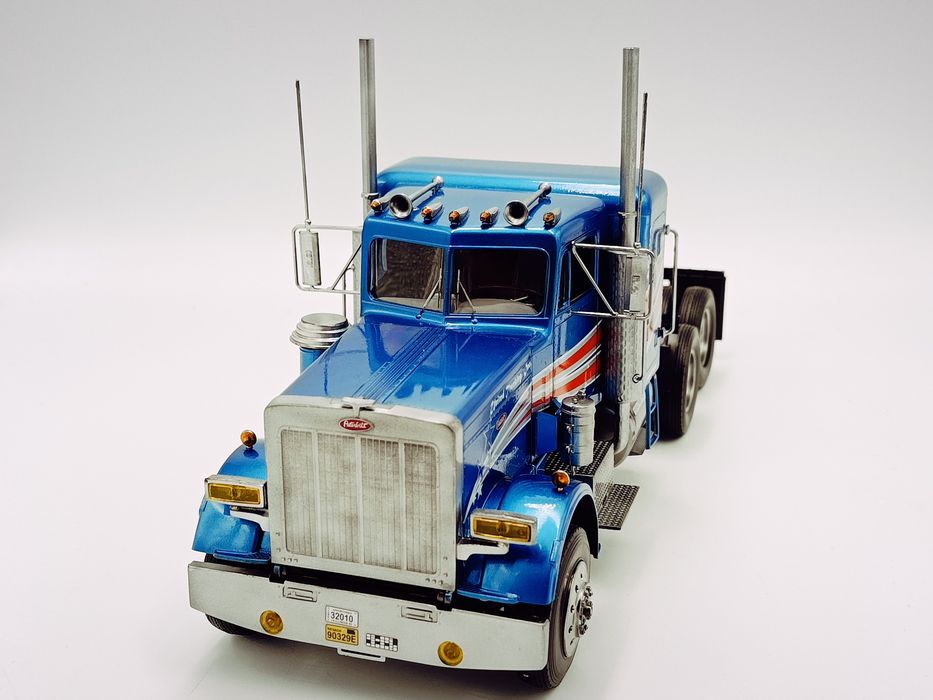 Model Ciężarówki Peterbilt 359 1:25 Revell
