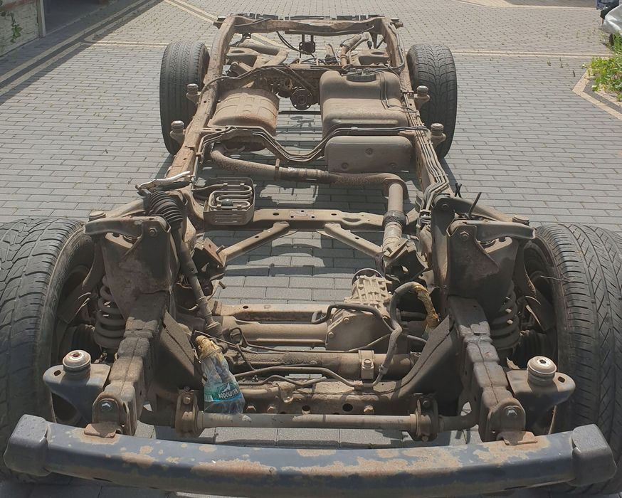 nissan pathfinder r51 2.5 dci rama goła konstrukcja