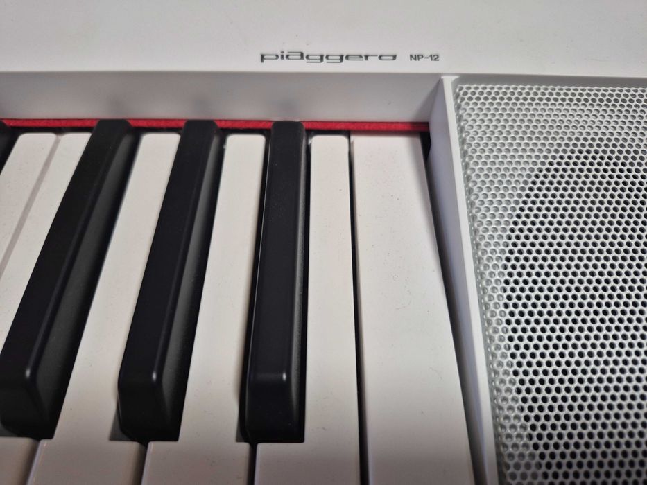 Синтезатор Цифрове піаніно Yamaha Piaggero NP-12 білий, ідеальний стан