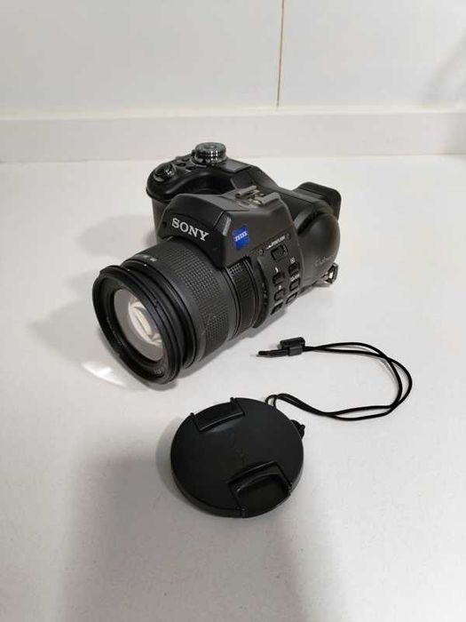 Vendo Sony Cibershot F828, para reparar ou peças.