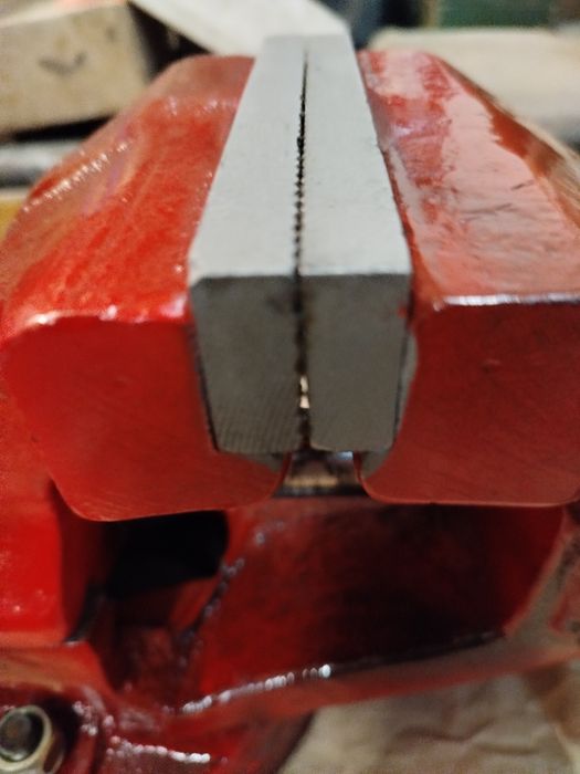 Тиски слесарные отл.состояние