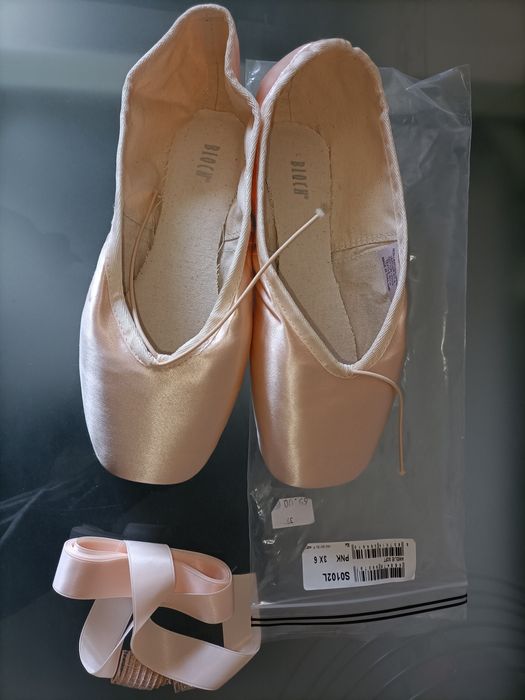 Sapatilhas de pontas novas