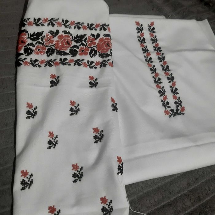 Вишиванки ручної роботи