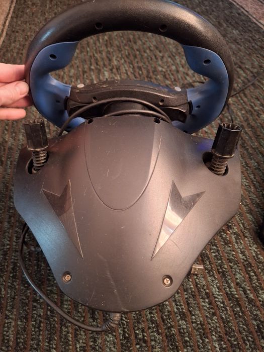 Продам ігрове кермо з педалями