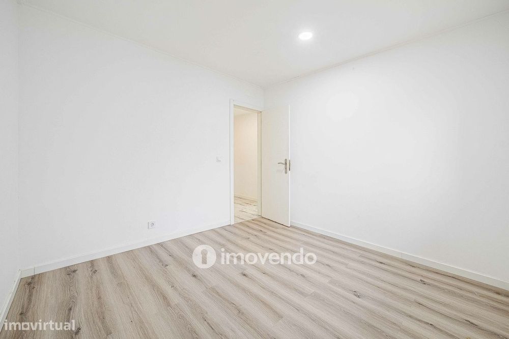 Apartamento T1 totalmente renovado, com varanda, na Sobreda